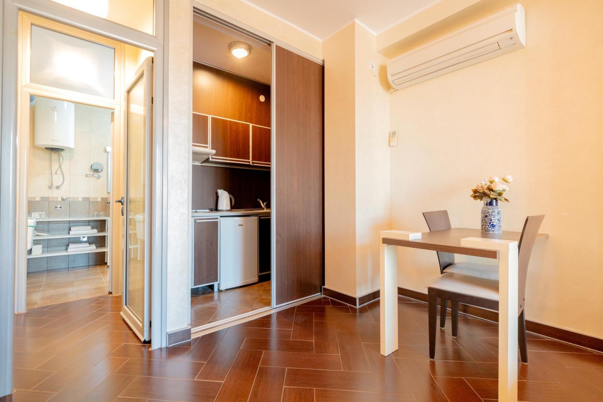 Hotel Alexandar Lux Podgorica Exteriör bild