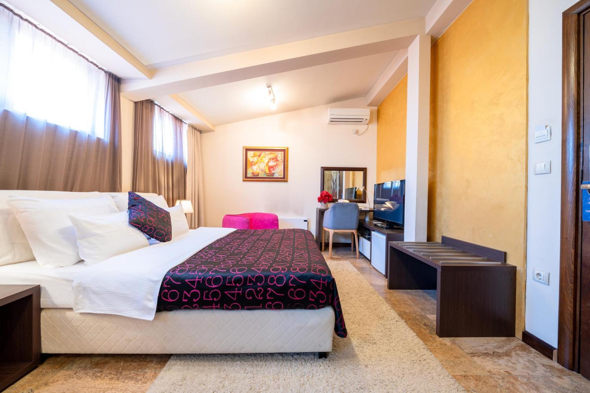 Hotel Alexandar Lux Podgorica Exteriör bild